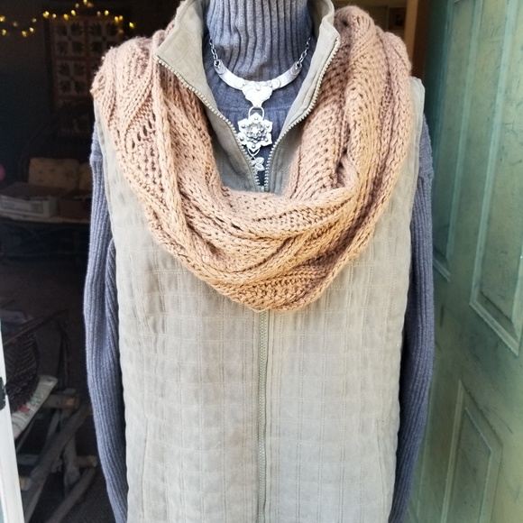 Vest - Picture 2 of 2